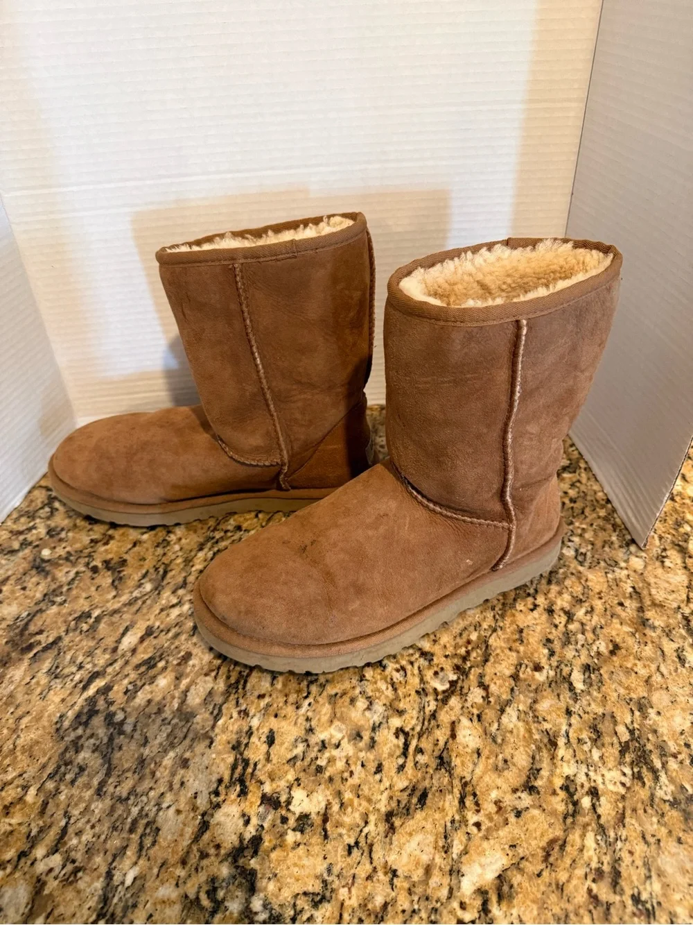 UGG Australia Classic Short Suede Sheepskin  leather Boots Tan Cedar  women’s 8